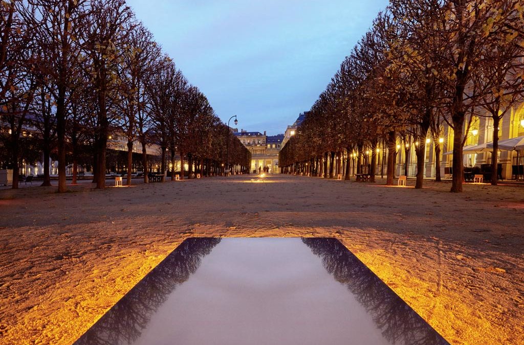 El paisajista Fernando Caruncho transforma los jardines del Palais-Royal de París con su proyecto de iluminación, La Nuit de Spirite